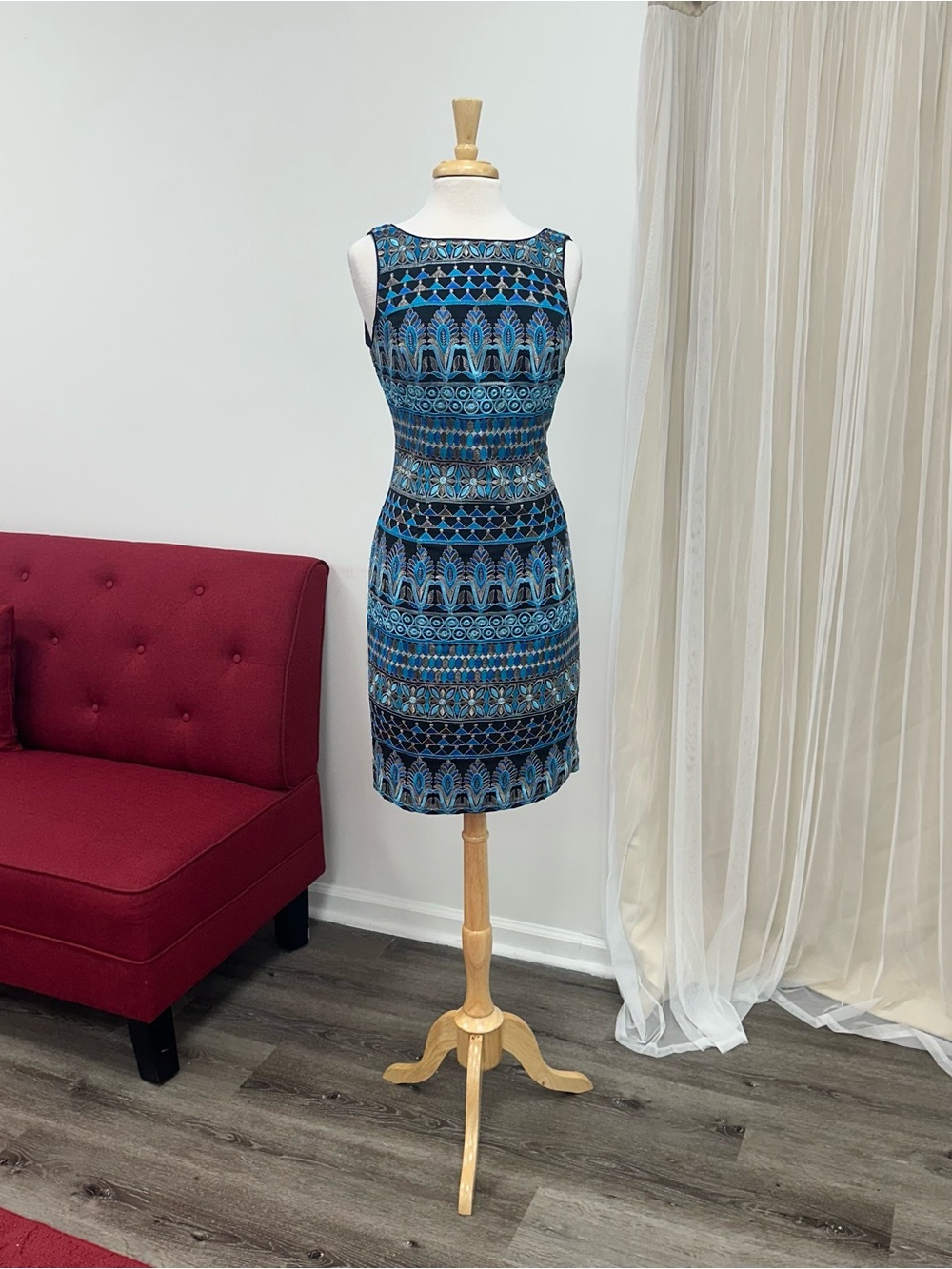White House Black Market Blue Patterned Sleeveless Sheath Cocktail Dress